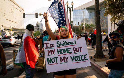 epa12176609 Demonstrators face off with law enforcement during a 'No Kings Day' protest in Los Angeles, California, USA, 14 June 2025. The No Kings protests are a series of demonstrations organized for 14 June, against Trump's policies and actions during his second presidency, coinciding with the US Army's 250th Anniversary Parade and US President Trump's...