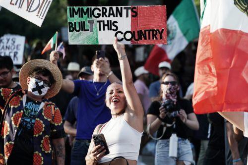 epaselect epa12176740 People participate in a 'No Kings' protest, one of many being held all over the country organized to protest US President Donald Trump and his administration's policies, in Austin, Texas, USA, 14 June 2025. 'No Kings' protests are expected to be held all over the country to protest Trump's administration policies.  EPA/DUSTIN SAFRANEK