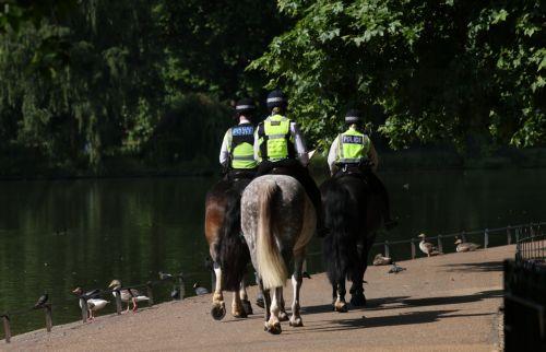 epa12185046 Police ride on horseback through a park in London, Britain, 19 June 2025. A heatwave is expected in Britain and Ireland, with temperatures expected to rise up to 32 degrees Celsius this week.  EPA/ANDY RAIN