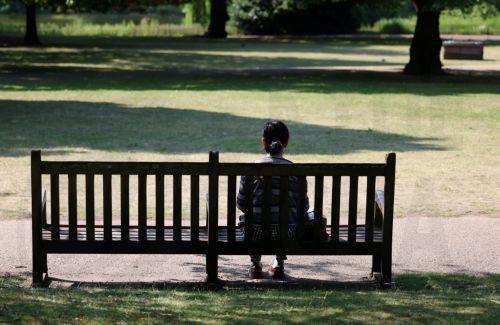 epa12185047 A woman sits on a bench in a park in London, Britain, 19 June 2025. A heatwave is expected in Britain and Ireland, with temperatures expected to rise up to 32 degrees Celsius this week.  EPA/ANDY RAIN