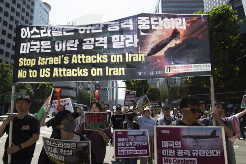 epa12190475 Protesters during a rally against Israel and US attacks on Iran, in Seoul, South Korea, 22 June 2025. The US bombed three of Iran's nuclear sites in Fordow, Natanz, and Esfahan while
Israel and Iran have been exchanging fire since Israel launched strikes across Iran on 13 June 2025 as part of Operation 'Rising Lion.'  EPA/JEON HEON-KYUN