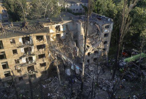 epa12192191 Emergency services work at the site of a rocket strike on a five-storey residential building, after a massive overnight attack on Kyiv, Ukraine, 23 June 2025, amid the ongoing Russian invasion. Russian strikes targeted residential buildings, educational institutions, sports facilities, a business center, and cars in the six districts of Kyiv. At...