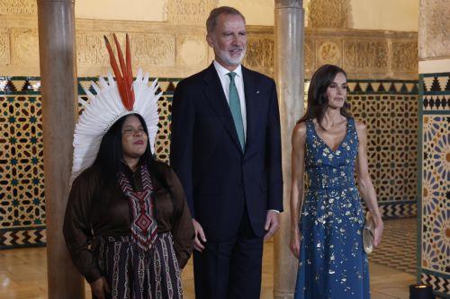 epa12205450 Spain King Felipe VI (C) and Queen Letizia (R) welcome President of the Fund for the Development of Indigenous Peoples of Latin America and the Caribbean, Sonia Guajajara (L), before the gala dinner, southern Spain, 29 June 2025, on the eve the celebration of UN's fourth International Conference on Financing for Development (FFD4), to be held in...
