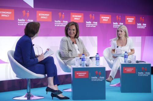 Η Αννίτα Δημητρίου (Δ), πρόεδρος της Βουλής των Αντιπροσώπων της Κύπρου, η Ντόρα Μπακογιάννη (Κ), βουλευτής, πρόεδρος της μόνιμης κοινοβουλευτικής επιτροπής Εθνικής Άμυνας και Εξωτερικών Υποθέσεων, πρώην υπουργός Εξωτερικών και η Joan Hoey (Α), συντάκτρια του Democracy Index και σύμβουλος Ευρώπης, Economist Intelligence, συμμετέχουν σε πάνελ, στο 29ο Annual...