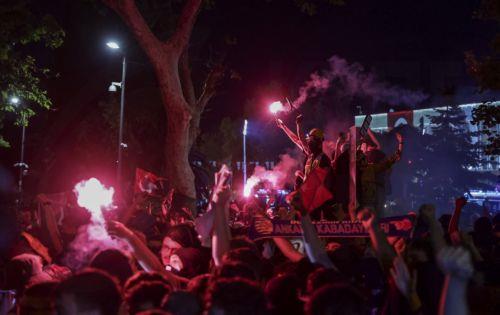 epa12209300 Young protesters shout slogans during a rally organized by the country's main opposition Republican People's Party (CHP) against the suspension and imprisonment of Istanbul Mayor Ekrem Imamoglu, in front of the Istanbul Municipality in Istanbul, Turkey, 01 July 2025. Imamoglu, of the Republican People's Party, was jailed and dismissed by the...
