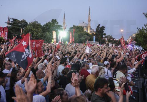 epa12209306 People shout slogans as they take part in a rally organized by the country's main opposition Republican People's Party (CHP) against the suspension and imprisonment of Istanbul Mayor Ekrem Imamoglu, in front of the Istanbul Municipality in Istanbul, Turkey, 01 July 2025. Imamoglu, of the Republican People's Party, was jailed and dismissed by the...