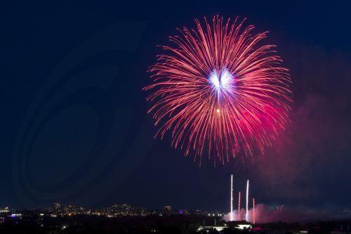 epa12216996 epaselect epa12216925 Fireworks explode near the United States Air Force Memorial during a Fourth of July celebration at the White House in Washington, DC, USA, 04 July 2025.  EPA/Alex Brandon / POOL  EPA/Alex Brandon / POOL
