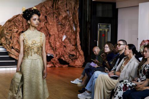 epa12226290 A model presents a creation from the Haute Couture Autumn/Winter 2025/2026 collection by Franck Sorbier during the Paris Fashion Week, in Paris, France, 09 July 2025. The presentation of the women's collections runs from 07 to 11 July 2025.  EPA/TERESA SUAREZ