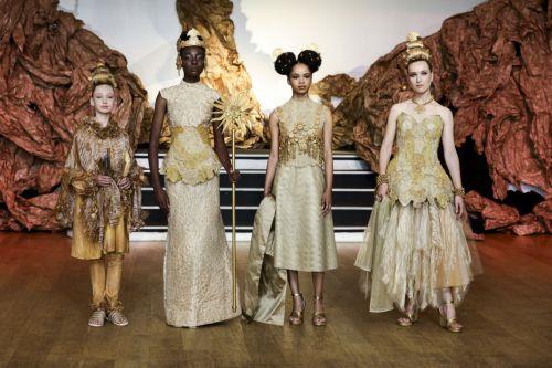 epa12226292 Models present creations from the Haute Couture Autumn/Winter 2025/2026 collection by Franck Sorbier during the Paris Fashion Week, in Paris, France, 09 July 2025. The presentation of the women's collections runs from 07 to 11 July 2025.  EPA/TERESA SUAREZ