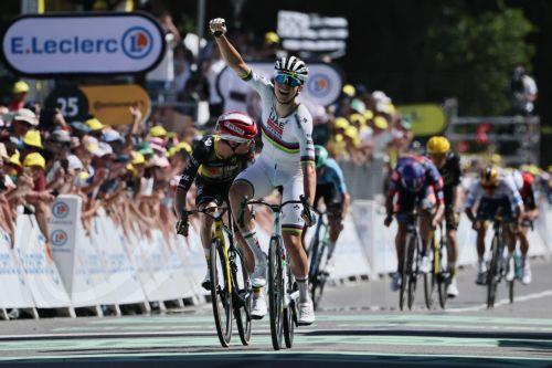 epa12231990 Slovenian rider Tadej Pogacar of UAE Team Emirates celebrates after winning the 7th stage of the Tour de France cycling race over 197km from Saint Malo to Mur-de-Bretagne, France, 11 July 2025.  EPA/CHRISTOPHE PETIT TESSON
