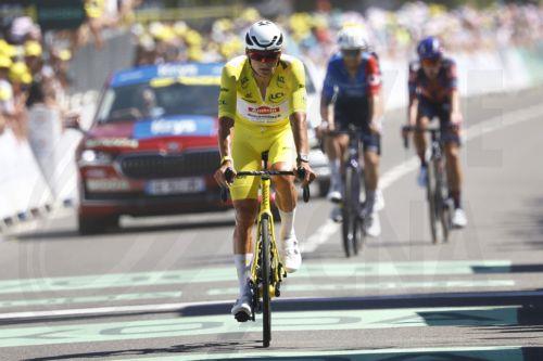 epa12232165 Dutch rider Mathieu Van Der Poel of Alpecin - Deceuninck crosses the finish line during the 7th stage of the Tour de France cycling race over 197km from Saint Malo to Mur-de-Bretagne, France, 11 July 2025.  EPA/MARTIN DIVISEK