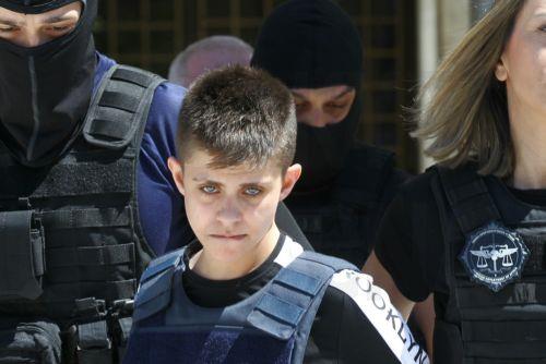 ΣΗΜΕΙΩΣΗ ΓΙΑ ΤΟΥΣ EDITORS. ΠΡΟΣΟΧΗ: Η φωτογραφία έχει ληφθεί χωρίς τη ρητή άδεια των εικονιζόμενων. Η δημοσίευση των χαρακτηριστικών τους γίνεται αποκλειστικά με ευθύνη του συνδρομητή. Η κατηγορουμένη Ειρήνη Μουρτζούκου συνοδεία ισχυρής αστυνομικής δύναμης αποχωρεί από τη ΓΑΔΑ για να μεταφερθεί στις φυλακές Κορυδαλλού, Αθήνα, Δευτέρα 14 Ιουλίου 2025. Η...