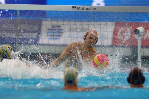 epa12237106 Aguirre Unai (C) of Spain in action during the men's water polo match between Australia and Spain at the World Aquatics Championships Singapore 2025 in Singapore, 14 July 2025.  EPA/FAZRY ISMAIL