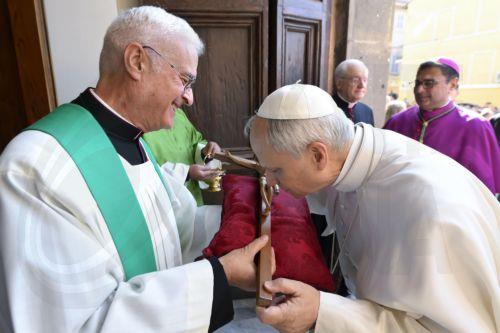 epa12249137 A handout picture provided by the Vatican Media shows Pope Leo XIV presiding over a holy mass in the Cathedral of St. Pancras in Albano near Rome, Italy, 20 July 2025.  EPA/VATICAN MEDIA HANDOUT HANDOUT EDITORIAL USE ONLY/NO SALES