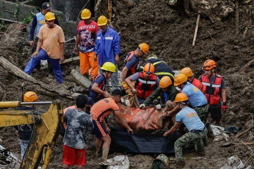 epa12260615 Emergency responders retrieve the body of a worker a day after a landslide hit a construction site following days of typhoon-driven rains, in Cavite province, south of Manila, Philippines, 25 July 2025. At least two people died as a workers' area was buried under a landslide on 24 July, following days of monsoon rains and the passing of Typhoon...