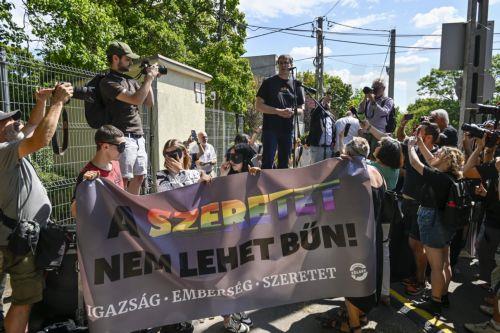 epa12276908 Budapest Mayor Gergely Karacsony (C) speaks to the media in front of the National Investigation Bureau in Budapest, Hungary, 01 August 2025. Karacsony will be questioned as a suspect in connection with the organization of the Budapest Pride event.  EPA/Tamas Purger HUNGARY OUT