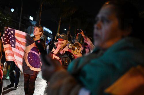 epa12283659 Supporters of former Brazilian President Jair Bolsonaro protest outside the condominium where his home is located in Brasilia, Brazil, 04 August 2025. Bolsonaro’s defense team claimed that the far-right leader did not violate the restrictions imposed on him by the Supreme Court nor commit any crime, and therefore argued that the decision to...