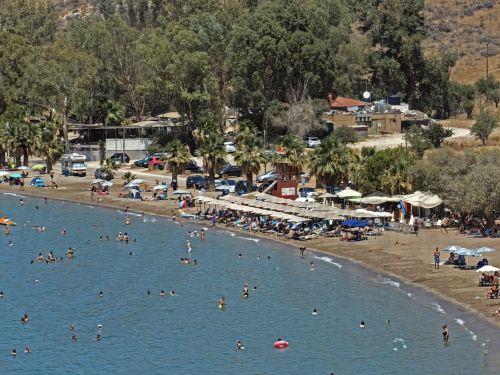 Λουόμενοι στην παραλία Καραθώνα στο Ναύπλιο, Πέμπτη 7 Αυγούστου 2025. ΑΠΕ-ΜΠΕ /ΑΠΕ-ΜΠΕ/ΜΠΟΥΓΙΩΤΗΣ ΕΥΑΓΓΕΛΟΣ