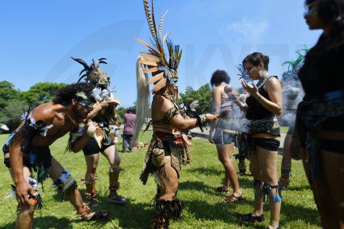 epa12292989 Members of a pre-Hispanic cultural group participate in a ritual prior to the re-enactment of a ball game as part of International Day of Indigenous Peoples at the Guachimontones archaeological site in Teuchitlan, Mexico, 10 August 2025. The Purepecha people, originally from the state of Michoacan, faced off against the Tecuexes from Jalisco...