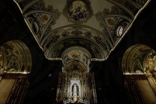 epa12295222 The image of the Esperanza Macarena of Seville is seen in its basilica in Seville, Spain, 12 August 2025. The image will undergo its most extensive restoration to date.  EPA/JOSE MANUEL VIDAL