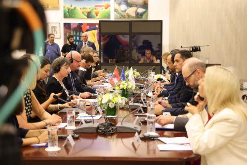 Ο Πρόεδρος της Δημοκρατίας κ. Νίκος Χριστοδουλίδης υποδέχεται τον Καγκελάριο της Αυστρίας κ. Christian Stocker, ο οποίος πραγματοποιεί επίσημη επίσκεψη στην Κύπρο, στο Προεδρικό Μέγαρο, Λευκωσία, Κύπρος