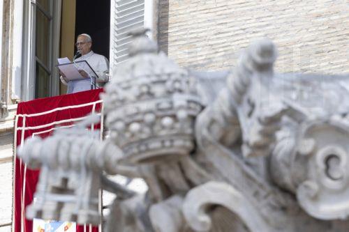 epa12319493 Pope Leo XIV leads his Sunday Angelus prayer from the window of his office overlooking Saint Peter's Square, Vatican City, 24 August 2025.  EPA/MASSIMO PERCOSSI
