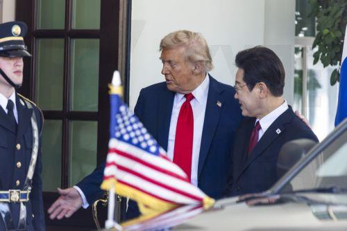epa12321918 US President Donald Trump (L) greets South Korean President Lee Jae-myung (R) at the West Wing of the White House in Washington, DC, USA, 25 August 2025. Lee and Trump are expected to discuss reinforcing their 71-year-old military alliance, including the construction of new US shipyards.  EPA/JIM LO SCALZO