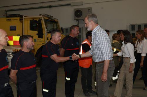 epa12329557 A handout photo made available by the Spanish Royal Household shows Spain's King Felipe VI (C) and Queen Letizia (R) during a visit to the 14th Forest Coordination Center in Verin, Galicia, Spain, 28 August 2025. King Felipe VI visited areas affected by this summer’s forest fires  EPA/Spanish Royal Household HANDOUT HANDOUT ATTENTION EDITORS:...