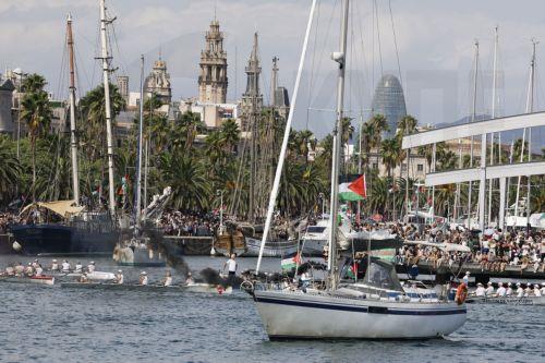 epa12340216 A ship displaying Palestinian flags during the flotilla’s departure from the port in Barcelona, northeastern Spain, 31 August 2025. The Flotilla Global Sumud departed from Barcelona to Gaza in a humanitarian effort supporting the Palestinian people, with groups from 44 countries participating in the initiative.  EPA/TONI ALBIR