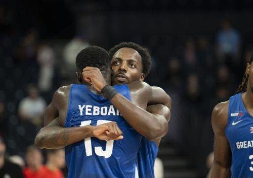 epa12348498 Carl Wheatle (R) of Britain celebrates with Akwasi Yeaboah (L) at the end of the group B match between Montenegro and Britain at the FIBA EuroBasket 2025, in Tampere, Finland, 03 September 2025.  EPA/Jussi Eskola