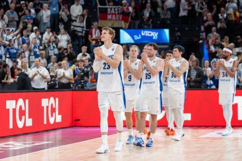 epa12350298 Finland's players react after the FIBA EuroBasket 2025 group B basketball match between Finland and Germany in Tampere, Finland, 03 September 2025.  EPA/JUSSI ESKOLA