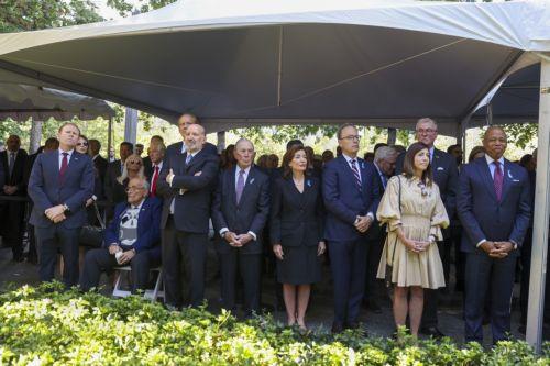 epa12369514 Former New York City Mayor Michael Bloomberg (C-L) and New York Governor Kathy Hochul (C-R), New York City Mayor Eric Adams (R), former New York City Mayor Rudy Giuliani (2-L) and others attend the 24th anniversary 9/11 Commemoration Ceremony at the 9/11 Memorial in New York, New York, USA, 11 September 2025.  EPA/SARAH YENESEL