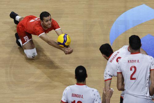 epa12399381 Taieb Korbosli (L) of Tunisia in action during a Round of 16 match between Tunisia and Czech Republic at the FIVB Volleyball Men's World Championship at the Mall of Asia Arena in Pasay City, Metro Manila, Philippines, 23 September 2025.  EPA/ROLEX DELA PENA