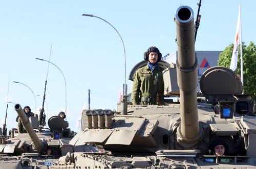 Η Κύπρος γιόρτασε σήμερα την 65η επέτειο της ανακήρυξης της ανεξαρτησίας της με στρατιωτική παρέλαση, το χαιρετισμό της οποίας δέχθηκε ο Πρόεδρος της Δημοκρατίας Νίκος Χριστοδουλίδης, πλαισιωμένος από τη θρησκευτική, πολιτική και στρατιωτική ηγεσία, τοπικές αρχές και άλλους φορείς, Λευκωσία 01 Οκτωβρίου 2025.Την Ελλάδα εκπροσώπησε ο Πρόεδρος της Βουλής των...