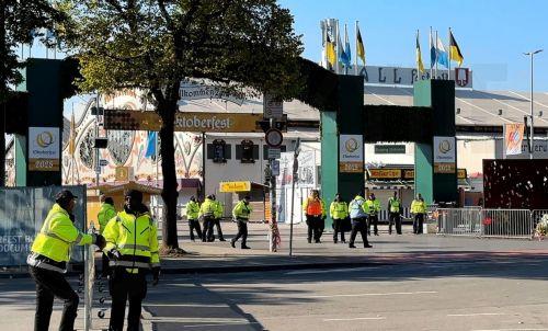 epa12419486 The closed Oktoberfest grounds in Munich, Germany, 01 October 2025. The Oktoberfest grounds in Munich will remain closed until at least 5 p.m. local time on 01 October, following an 'unspecified' bomb threat, police said. The threat is linked to a large-scale police operation in northern Munich where explosive devices were found inside a burning...