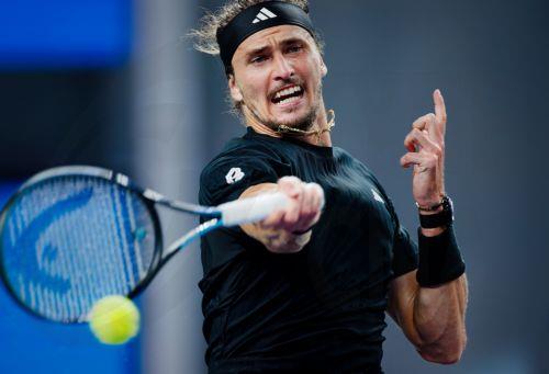 epa12434718 Alexander Zverev of Germany in action during his Men's Singles match against Arthur Rinderknech of France at the Shanghai Masters tennis tournament in Shanghai, China, 06 October 2025.  EPA/ALEX PLAVEVSKI