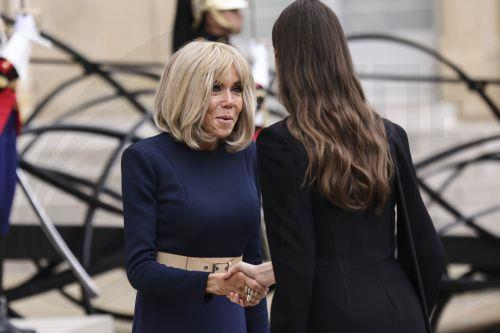 epa12439214 French President’s wife, Brigitte Macron (L), welcomes Princess Rajwa Al Hussein of Jordan (R) at the Elysee Palace in Paris, France, 08 October 2025.  EPA/TERESA SUAREZ