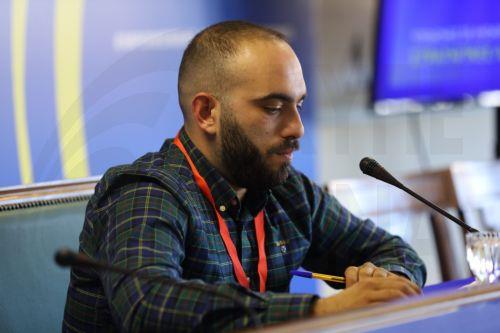 (Ξένη Δημοσίευση) Ο Γιάννης Τσουκαλάς, Δημοσιογράφος, Εφ. Πατρίς, μιλάει σε πάνελ κατά τη διάρκεια της 3ης μέρας των εργασιών του Olympia Forum VI, που πραγματοποιείται στην Αρχαία Ολυμπία, την Πέμπτη 9 Οκτωβρίου 2025. Το Olympia Forum VI, με κεντρικές θεματικές τις Βιώσιμες Πόλεις, τις Δυναμικές Περιφέρειες και τις Κοινωνίες με Ανθεκτικότητα,...