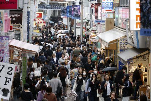 epa12454998 People crowd Takeshita Street, a popular pedestrian shopping street in the Harajuku district of Tokyo, Japan, 15 October 2025. According to data released by the Japan National Tourism Organization (JNTO) on 15 October 2025, the number of foreign visitors to Japan in September 2025 was 3,266,800, as the cumulative total for the year through...