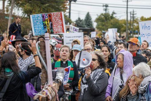epa12460603 Activists demonstrate outside the ICE detention facility in Broadview, Illinois, USA, 17 October 2025. The demonstrations against ICE (U.S. Immigration and Customs Enforcement) are rooted in concerns about civil rights, local community safety, and alleged overreach by federal enforcement.  EPA/CRISTOBAL HERRERA-ULASHKEVICH