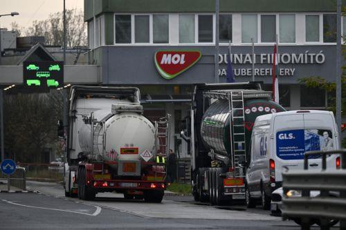 epa12469640 The entrance of Hungarian oil giant MOL's refinery in Szazhalombatta, Hungary, 21 October 2025. MOL confirmed that the fire, which broke out on the night of 20 October, was localized. No injuries were reported, and the exact cause of the accident is under investigation.  EPA/Robert Hegedus HUNGARY OUT