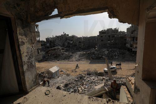 epa12475837 A destroyed home in the heavily damaged Sheikh Redwan neighborhood of Gaza City, 23 October 2025. The ceasefire between Israel and Hamas that is currently in place is part of the first phase of a Gaza peace plan that includes a halt in fighting, the release of hostages and prisoners, and the delivery of humanitarian aid.  EPA/MOHAMMED SABER