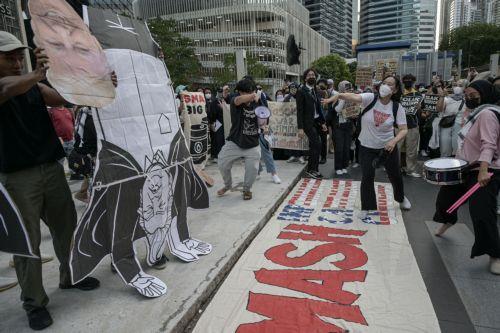 epa12483630 A protester throws a shoe against a photo of US President Donald Trump during a protest rally against US President Donald Trump's visit to Malaysia to attend the Association of Southeast Asian Nations (ASEAN) Summit at Ampang Park in Kuala Lumpur, Malaysia, 26 October 2025. Protesters gathered to oppose President Trump’s visit for the 47th ASEAN...