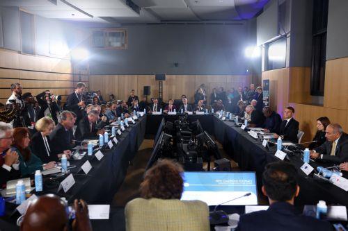 epa12490805 French President Emmanuel Macron, Ghana's President John Dramani Mahama, Moldova's President Maia Sandu, Armenia's Prime Minister Nikol Pashinyan attend the High-Level International Conference on Information Integrity and Independent Media during the Paris Peace Forum at the Palais de Chaillot in Paris, France, 29 October 2025.  EPA/Gonzalo...