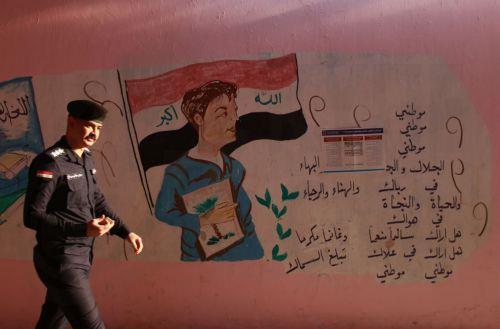 epa12513469 An Iraqi officer walks at a polling station during the early voting for the parliamentary elections, in Baghdad, Iraq, 09 November 2025. Members of the security forces and the military are casting their ballots in early voting for the Iraqi parliamentary elections before the general vote on 11 November.  EPA/CEERWAN AZIZ