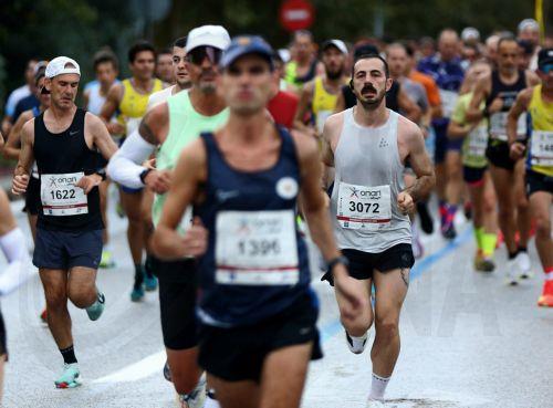 epa12513602 Runners compete at the start of the 42nd Athens Authentic Marathon in Marathon village, about 42 km east of Athens, Greece, 09 November 2025. More than 24,000 athletes took part in the race to the Panathenaic Stadium.  EPA/ORESTIS PANAGIOTOU