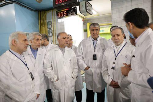 epa12516134 A handout picture made available by the Atomic Energy Organization of Iran (AEOI) shows, Iranian Foreign Minister Abbas Araghchi (2-R), accompanied by the head of the AEOI Mohammad Eslami (C), during a visit to the Atomic Energy Organization in Tehran, Iran, 10 November 2025.  EPA/ATOMIC ENERGY ORGANIZATION OF IRAN HANDOUT -- MANDATORY CREDIT --...