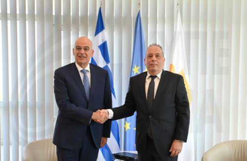 (Ξένη Δημοσίευση) Ο Υπουργός Εθνικής Άμυνας Νίκος Δένδιας (Α) πραγματοποιεί επίσκεψη στην Κύπρο, Δευτέρα 10 Νοεμβρίου 2025. Ο Υπουργός Εθνικής Άμυνας Νίκος Δένδιας πραγματοποίησε σήμερα, Δευτέρα 10 Νοεμβρίου 2025, επίσκεψη στην Κύπρο, όπου έγινε δεκτός από τον Πρόεδρο της Κυπριακής Δημοκρατίας Νίκο Χριστοδουλίδη και είχε συνάντηση με τον ομόλογό του Βασίλη...