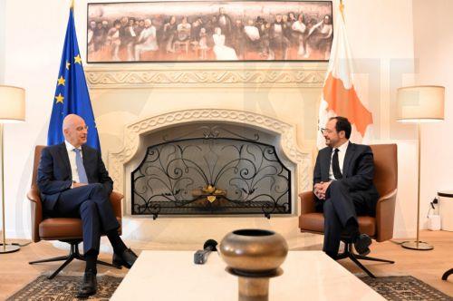 (Ξένη Δημοσίευση) Ο Υπουργός Εθνικής Άμυνας Νίκος Δένδιας (Α) πραγματοποιεί επίσκεψη στην Κύπρο, Δευτέρα 10 Νοεμβρίου 2025. Ο Υπουργός Εθνικής Άμυνας Νίκος Δένδιας πραγματοποίησε σήμερα, Δευτέρα 10 Νοεμβρίου 2025, επίσκεψη στην Κύπρο, όπου έγινε δεκτός από τον Πρόεδρο της Κυπριακής Δημοκρατίας Νίκο Χριστοδουλίδη και είχε συνάντηση με τον ομόλογό του Βασίλη...