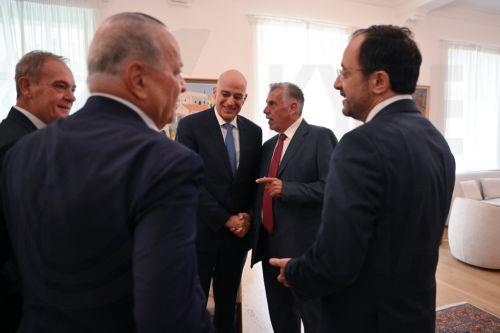 (Ξένη Δημοσίευση) Ο Υπουργός Εθνικής Άμυνας Νίκος Δένδιας (Κ-Α) πραγματοποιεί επίσκεψη στην Κύπρο, Δευτέρα 10 Νοεμβρίου 2025. Ο Υπουργός Εθνικής Άμυνας Νίκος Δένδιας πραγματοποίησε σήμερα, Δευτέρα 10 Νοεμβρίου 2025, επίσκεψη στην Κύπρο, όπου έγινε δεκτός από τον Πρόεδρο της Κυπριακής Δημοκρατίας Νίκο Χριστοδουλίδη και είχε συνάντηση με τον ομόλογό του...